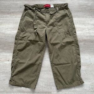 Vintage Levi’s Low Slouch Wide Leg Olive Green Capri Pants